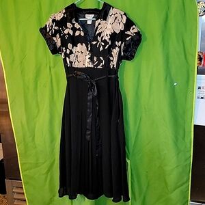 Size 14 Robbie Bee black and gold dress